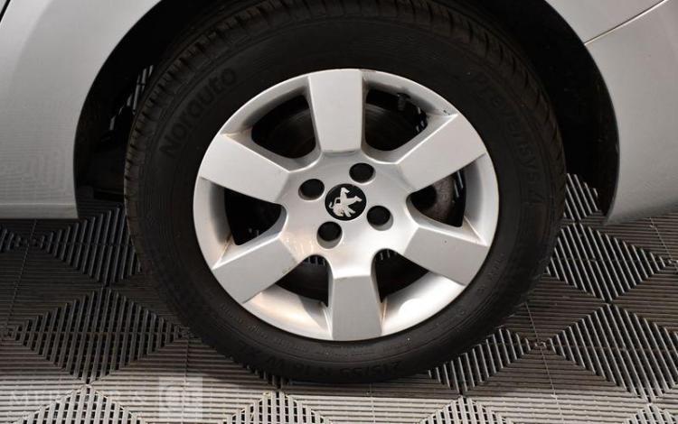 PEUGEOT 5008 1,2 PURETECH 130 ACTIVE GRIS ED-367-AM