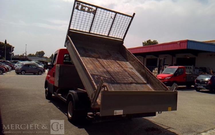 IVECO 35-130 BENNE SIMPLE CABINE COFFRE ROUGE EE-294-CR