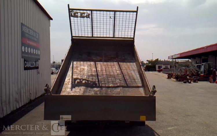 IVECO 35-130 BENNE SIMPLE CABINE COFFRE ROUGE EE-294-CR