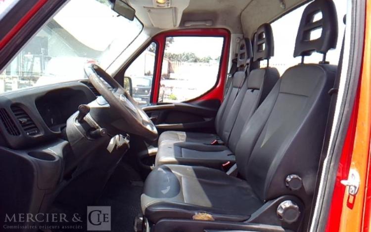 IVECO 35-130 BENNE SIMPLE CABINE COFFRE ROUGE EE-294-CR