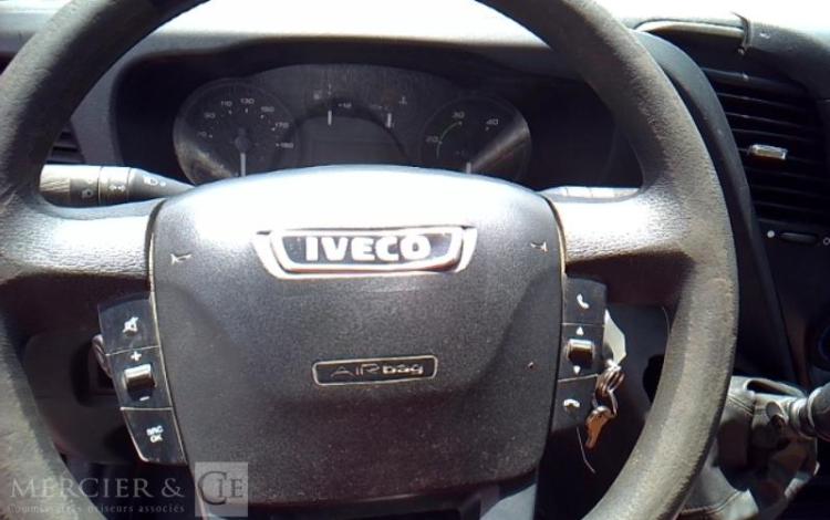 IVECO 35-130 BENNE SIMPLE CABINE COFFRE ROUGE EE-294-CR