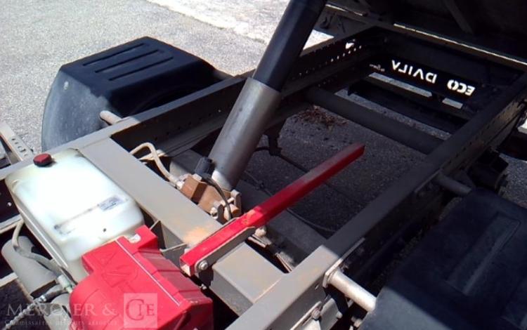 IVECO 35-130 BENNE SIMPLE CABINE COFFRE ROUGE EE-294-CR
