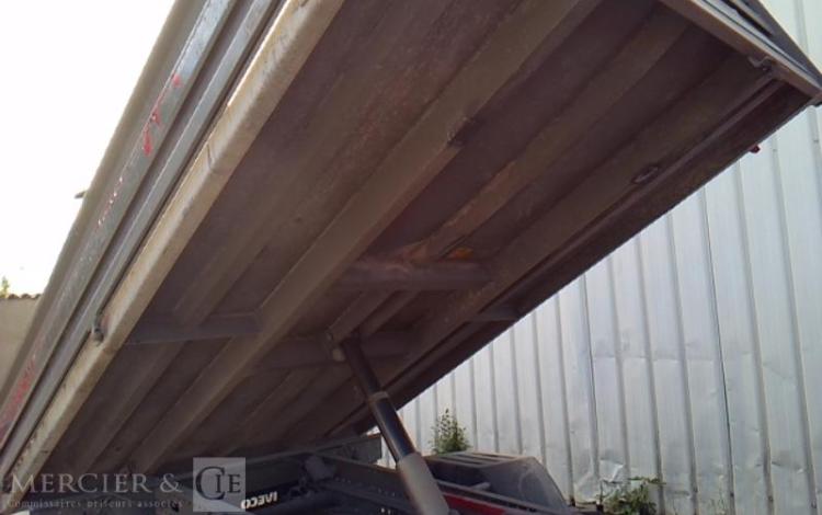 IVECO 35-130 BENNE SIMPLE CABINE ROUGE EG-024-PY