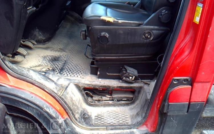 IVECO 35-130 BENNE SIMPLE CABINE ROUGE EG-024-PY