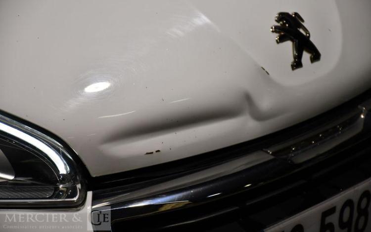 PEUGEOT 208 1.2 PURETECH 82CH STYLE vente à pro pour pieces sans carte grise BLANC EG-598-AH