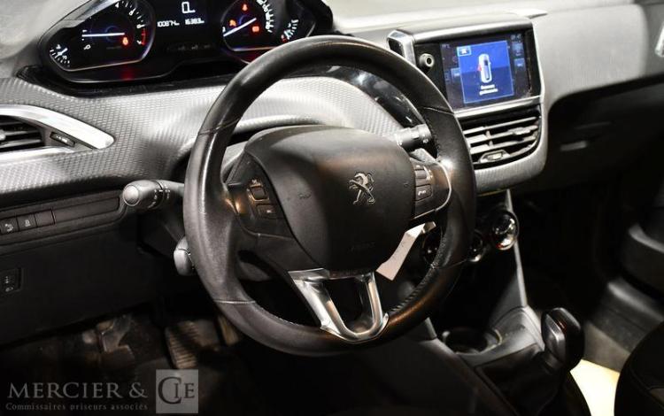 PEUGEOT 208 1.2 PURETECH 82CH STYLE vente à pro pour pieces sans carte grise BLANC EG-598-AH