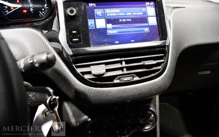 PEUGEOT 208 1.2 PURETECH 82CH STYLE vente à pro pour pieces sans carte grise BLANC EG-598-AH