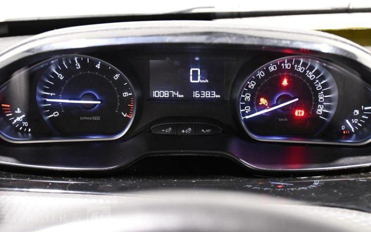 PEUGEOT 208 1.2 PURETECH 82CH STYLE vente à pro pour pieces sans carte grise BLANC EG-598-AH