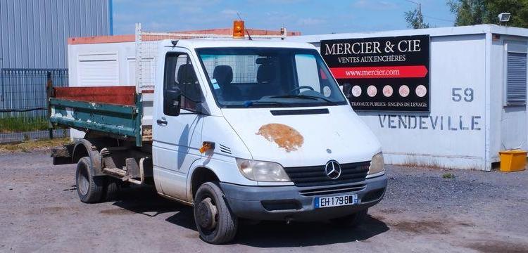 MERCEDES SPRINTER 411 CDI 2,2 D CHASSIS CABINE LONG 109 CV AVEC BENNE – 227626 KMS BLANC EH-179-BD