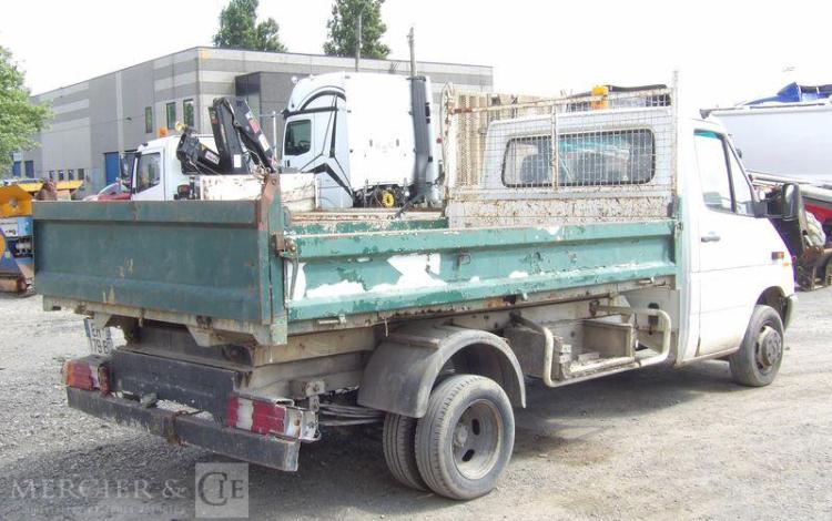 MERCEDES SPRINTER 411 CDI 2,2 D CHASSIS CABINE LONG 109 CV AVEC BENNE – 227626 KMS BLANC EH-179-BD