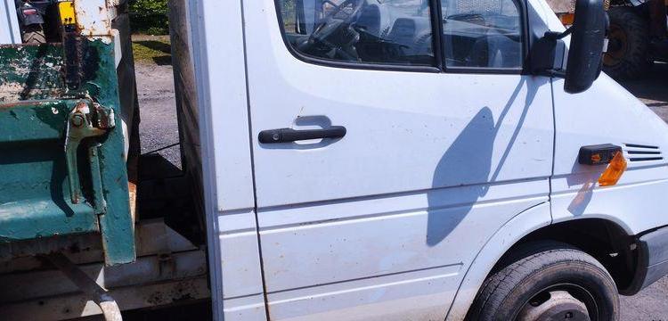 MERCEDES SPRINTER 411 CDI 2,2 D CHASSIS CABINE LONG 109 CV AVEC BENNE – 227626 KMS BLANC EH-179-BD