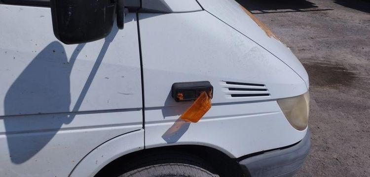MERCEDES SPRINTER 411 CDI 2,2 D CHASSIS CABINE LONG 109 CV AVEC BENNE – 227626 KMS BLANC EH-179-BD