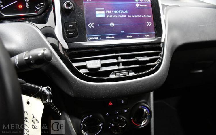 PEUGEOT 208 STE 1,6 BLUE HDI 100 PREMIUM BLANC EM-623-AJ