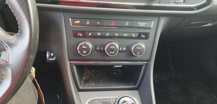 SEAT LEON CUPRA 1,6 TSI – ESSENCE – 104524 KMS – POUR PIECES – GRIS WW-626-LS