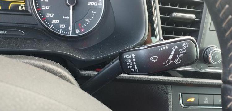 SEAT LEON CUPRA 1,6 TSI – ESSENCE – 104524 KMS – POUR PIECES – GRIS WW-626-LS