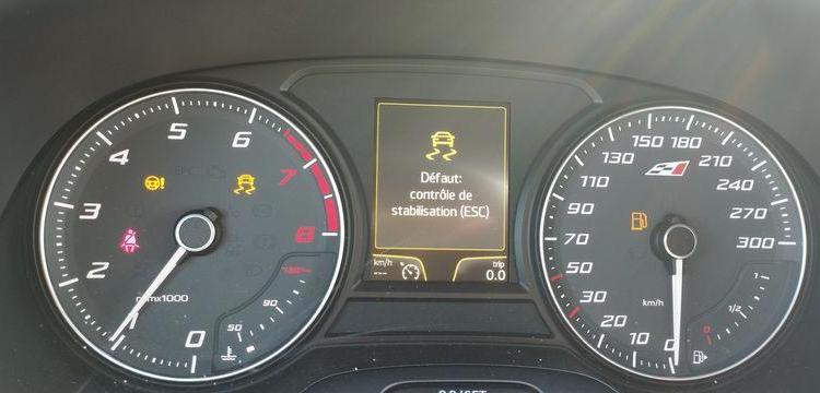 SEAT LEON CUPRA 1,6 TSI – ESSENCE – 104524 KMS – POUR PIECES – GRIS WW-626-LS