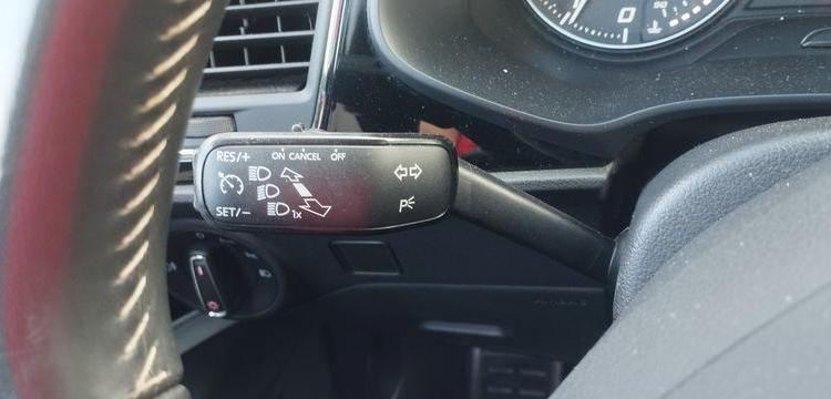 SEAT LEON CUPRA 1,6 TSI – ESSENCE – 104524 KMS – POUR PIECES – GRIS WW-626-LS
