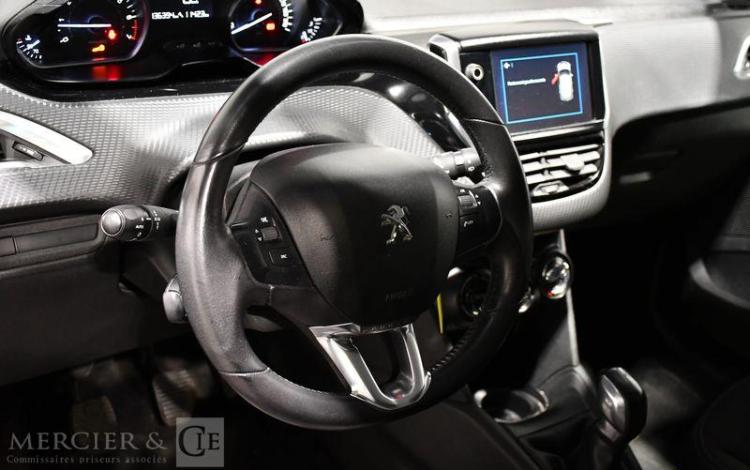 PEUGEOT 208 1,2 PURE TECH  EV-507-YP