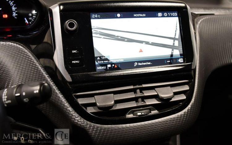PEUGEOT 208 1,2 PURE TECH  EV-507-YP