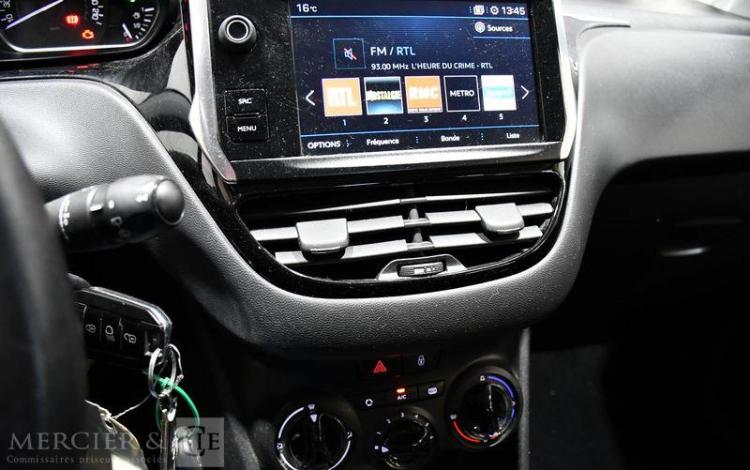 PEUGEOT 208 AFFAIRE PREMIUM PACK BLUEHDI BLANC FB-605-PT