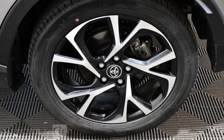 TOYOTA C-HR GRIS FG-273-XD