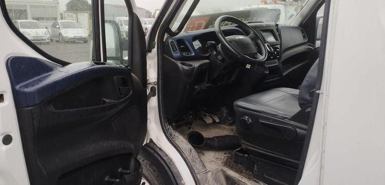 IVECO DAILY 35S14 FOURGON – DIESEL – 91443 KMS – ANNEE 2019 BLANC FH-975-FV
