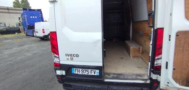 IVECO DAILY 35S14 FOURGON – DIESEL – 91443 KMS – ANNEE 2019 BLANC FH-975-FV