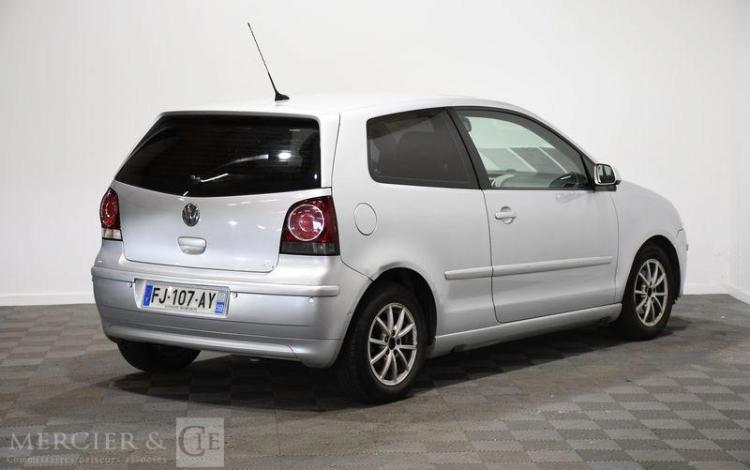 VOLKSWAGEN POLO 1,4 TDI80 GRIS FJ-107-AY