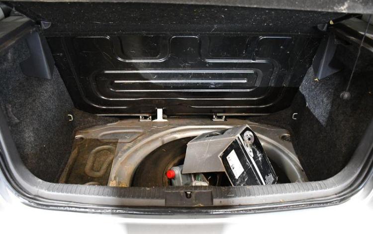 VOLKSWAGEN POLO 1,4 TDI80 GRIS FJ-107-AY