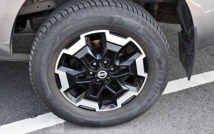 NISSAN NAVARA 2,3 DCI 160CH N-CONNECTA GRIS FR-554-SH