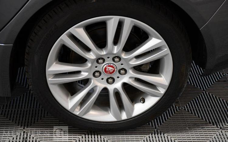 JAGUAR XE 2.0 D 180CH PRESTIGE BVA GRIS FV-703-BS