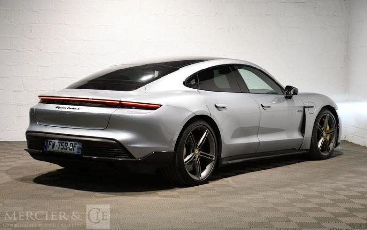 PORSCHE TAYCAN TURBO S  FW-759-DF
