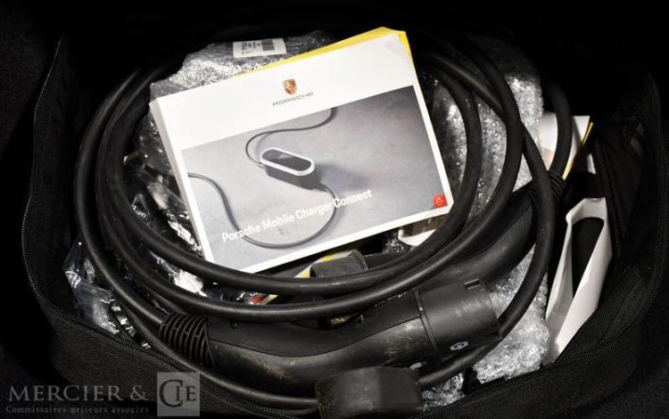 PORSCHE TAYCAN TURBO S  FW-759-DF
