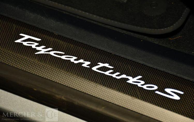 PORSCHE TAYCAN TURBO S  FW-759-DF
