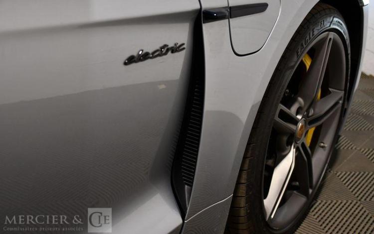 PORSCHE TAYCAN TURBO S  FW-759-DF