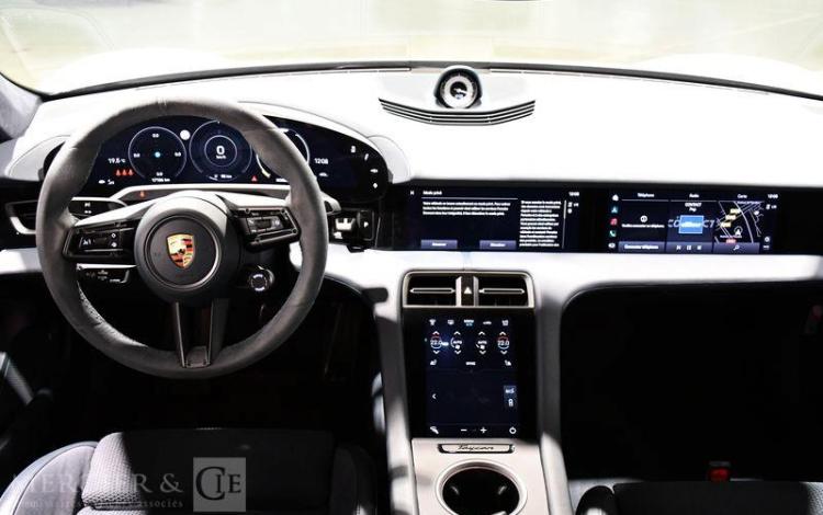 PORSCHE TAYCAN TURBO S  FW-759-DF