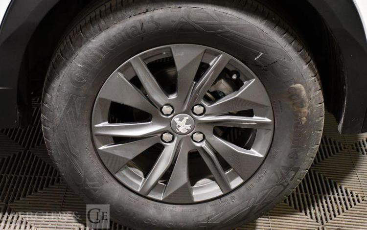 PEUGEOT 2008 1,2 PURE TECH 100 STYLE S&S BLANC GD-230-VQ