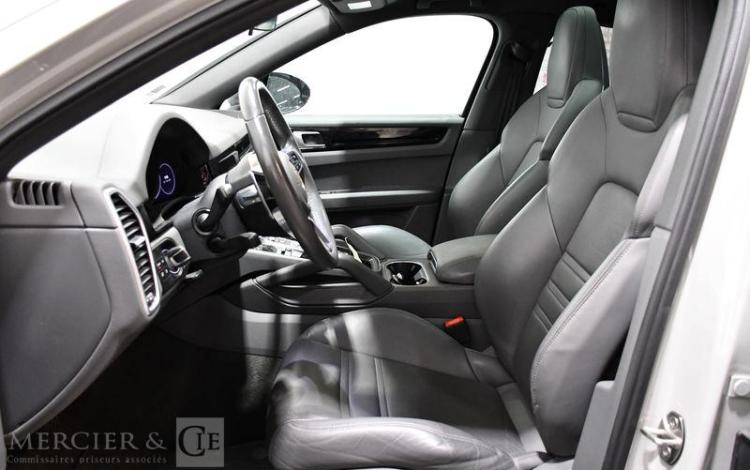 PORSCHE CAYENNE COUPE 3.0 E-HYBRID 462ch GRIS GD-563-XA