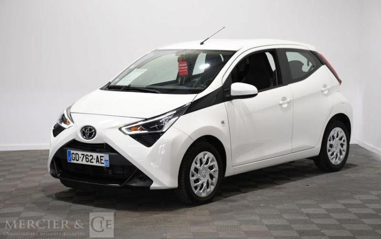 TOYOTA AYGO 1,0 VVTI X-PLAY BLANC GD-762-AE