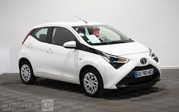 TOYOTA AYGO 1,0 VVTI X-PLAY BLANC GD-762-AE