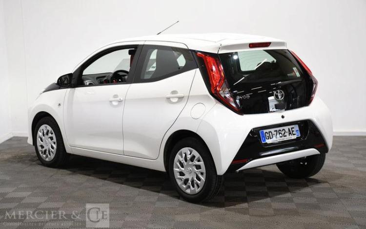 TOYOTA AYGO 1,0 VVTI X-PLAY BLANC GD-762-AE
