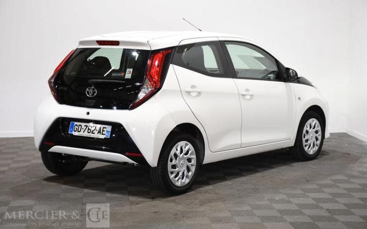 TOYOTA AYGO 1,0 VVTI X-PLAY BLANC GD-762-AE