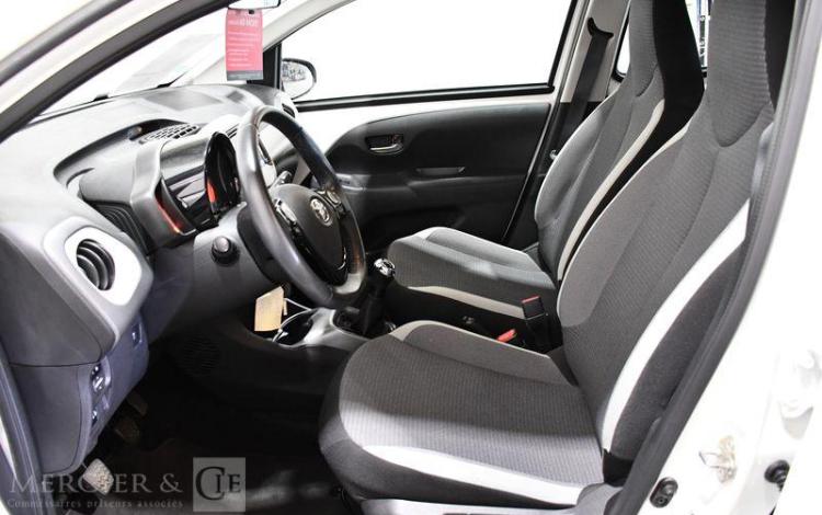 TOYOTA AYGO 1,0 VVTI X-PLAY BLANC GD-762-AE