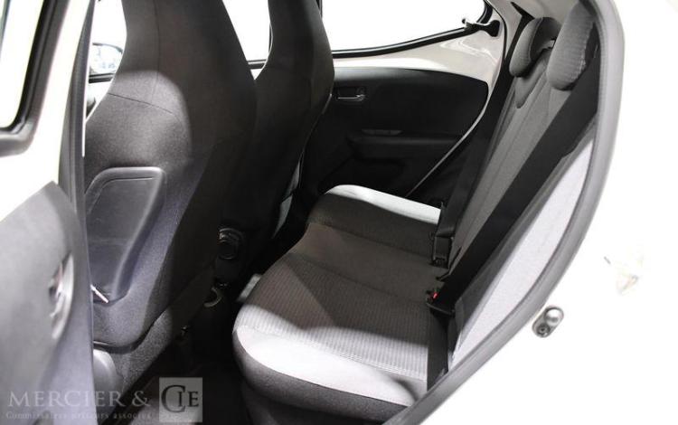 TOYOTA AYGO 1,0 VVTI X-PLAY BLANC GD-762-AE