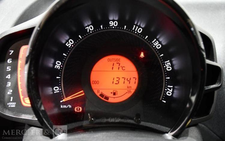 TOYOTA AYGO 1,0 VVTI X-PLAY BLANC GD-762-AE