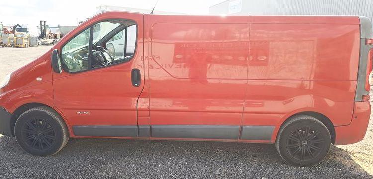 NISSAN PRIMASTAR PHASE 2 FOURGON L2H1 2,9T 2,0 DCI 16V FAP 115CV – DIESEL – 118456 KMS ROUGE GE-105-CH