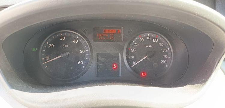 NISSAN PRIMASTAR PHASE 2 FOURGON L2H1 2,9T 2,0 DCI 16V FAP 115CV – DIESEL – 118456 KMS ROUGE GE-105-CH