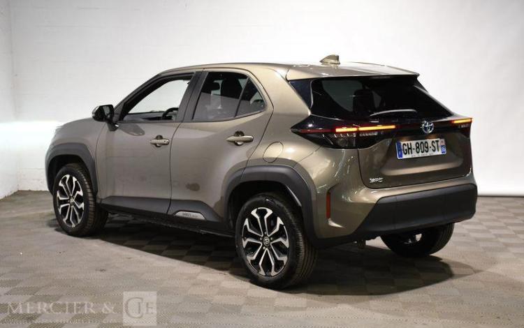 TOYOTA YARIS CROSS MARRON GH-809-ST