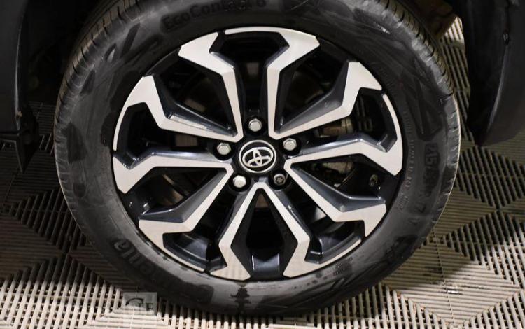 TOYOTA YARIS CROSS MARRON GH-809-ST