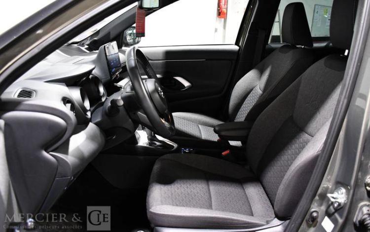 TOYOTA YARIS CROSS MARRON GH-809-ST
